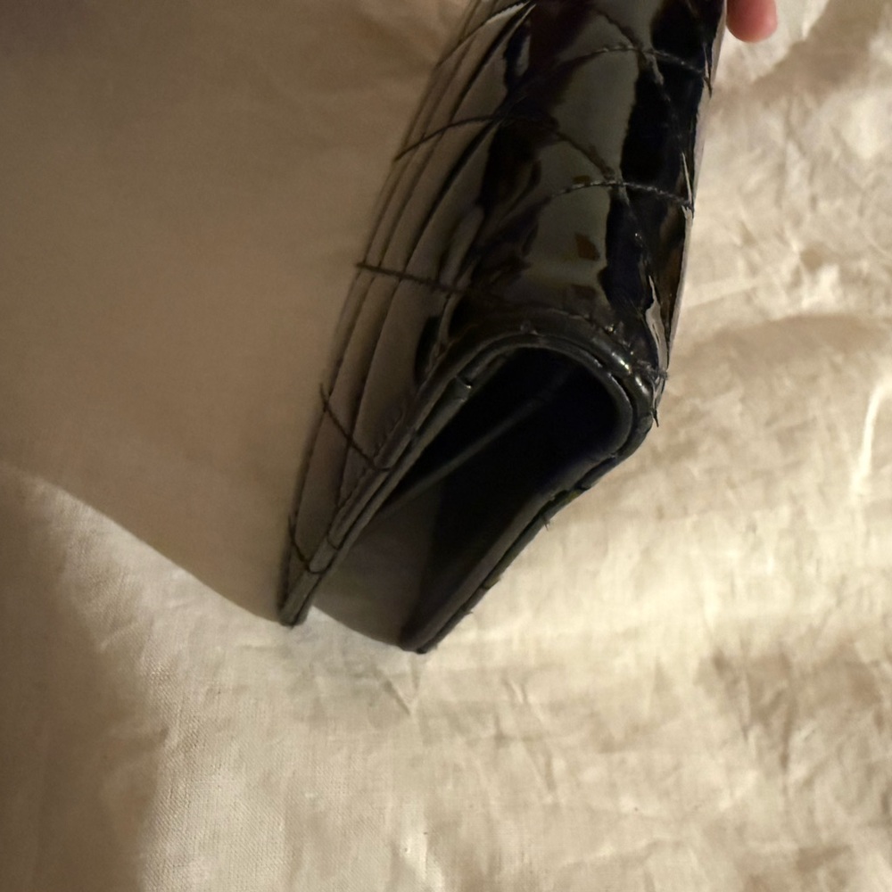 Chanel soft glossy patent leather wallet - Picture 2 of 12